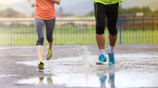 10 Easy Wardrobe Hacks For Running In The Rain