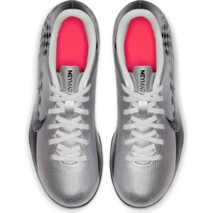 Nike Jr Mercurial Vapor XIII Club NJR FG/MG - Kids Football Boots - Chrome/Red Orbit/Platinum