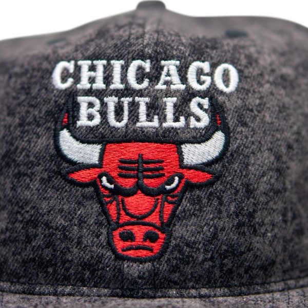 Mitchell & Ness Chicago Bulls Rise Flatbrim Snapback Basketball Cap - Chicago Bulls