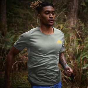 Nike Dri-Fit Trail Solar Chase Mens Trail Running T-Shirt - Light Silver/Citron Pulse