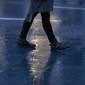 On Cloud Waterproof - Womens Running Shoes - Black/Lunar